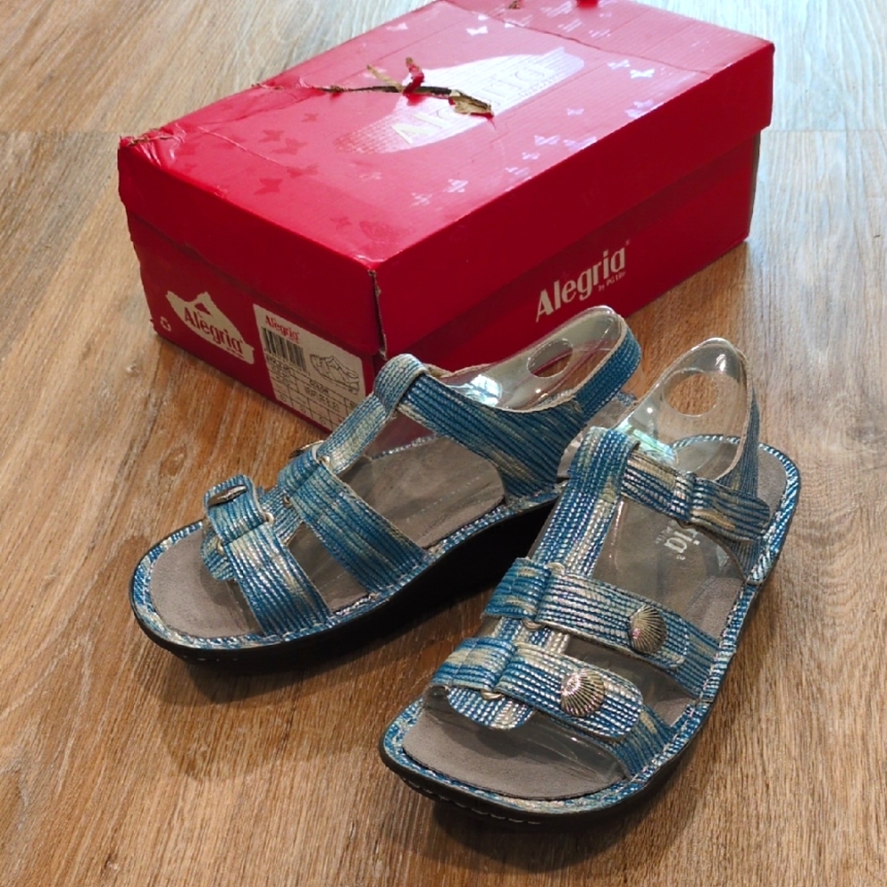 🩵💥💙 NWT Alegria Blue & Silver Strappy Sandals Women's size 37 🩵💥💙